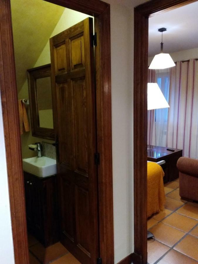 Villa La Majada De Alameda Alameda del Valle Esterno foto